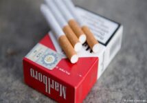 الضرائب تنفي زيادة ضريبة القيمة المضافة على السجائر في نوفمبر