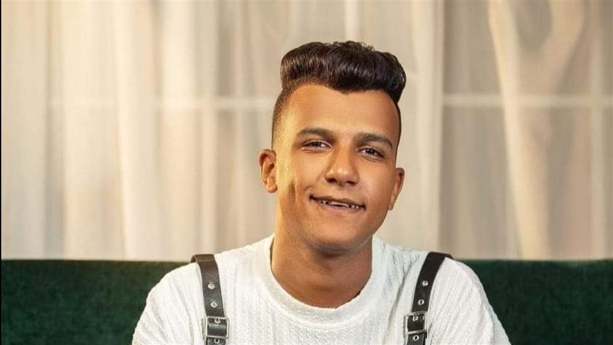 تحطمت سيارته.. هروب عصام صاصا بعد مشاجرة داخل ملهى ليلي بالمعادي