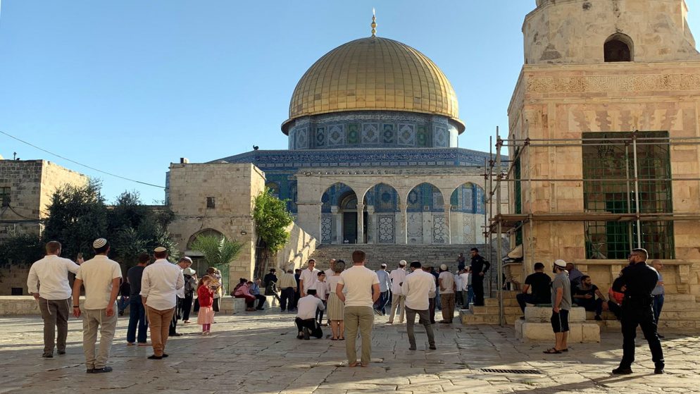 مئات الإسرائيليين يقتحمون المسجد الأقصى تزامنًا مع عيد العرش اليهودي