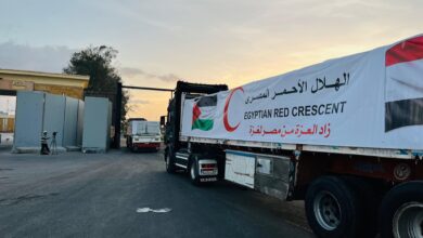 الهلال الأحمر يرسل قافلة «زاد العزة» الـ 48 إلى غزة محملة بـ 1600 طن مساعدات