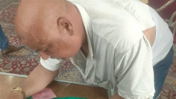 تمزيق قميص نائب سابق وسط زحام الترشح لانتخابات مجلس النواب في البحيرة