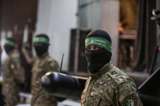 جثة الخاين.. حماس تعيد جثمان فلسطيني كان يعمل مع الجيش الإسرائيلي في كشف الأنفاق