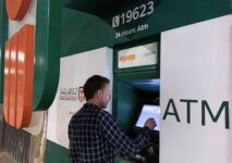 البنك الأهلي يترقب موافقة المركزي لزيادة رسوم السحب من ماكينات ATM