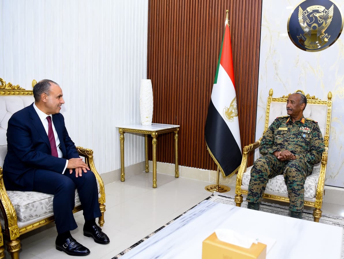 وزير الخارجية يزور بورسودان ويلتقي الفريق البرهان
