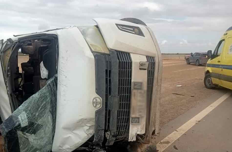 شهداء التعليم.. مصرع طالبين وإصابة 4 آخرين من جامعة الجلالة في حادث انقلاب ميكروباص بطريق 30 يونيو