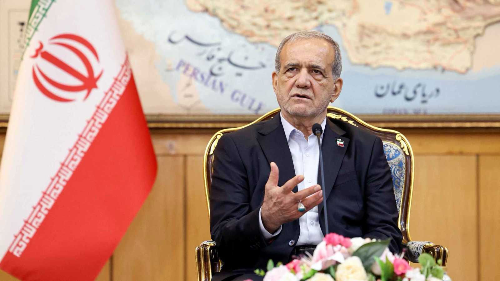 بزشكيان يدعو لتسريع نقل العاصمة الإيرانية بسبب أزمات طهران