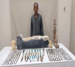 ضبط مزارع بحوزته 533 قطعة أثرية بقصد الاتجار في بني سويف