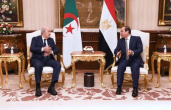 السيسي يبحث مع رئيس الجزائر تعزيز التعاون الثنائي وتطورات الأوضاع في غزة