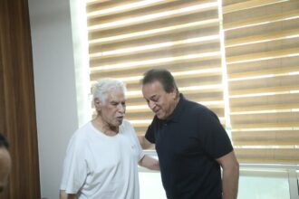 زيارة خاصة من وزير الصحة للكابتن حسن شحاتة بتوجيه من الرئيس السيسي