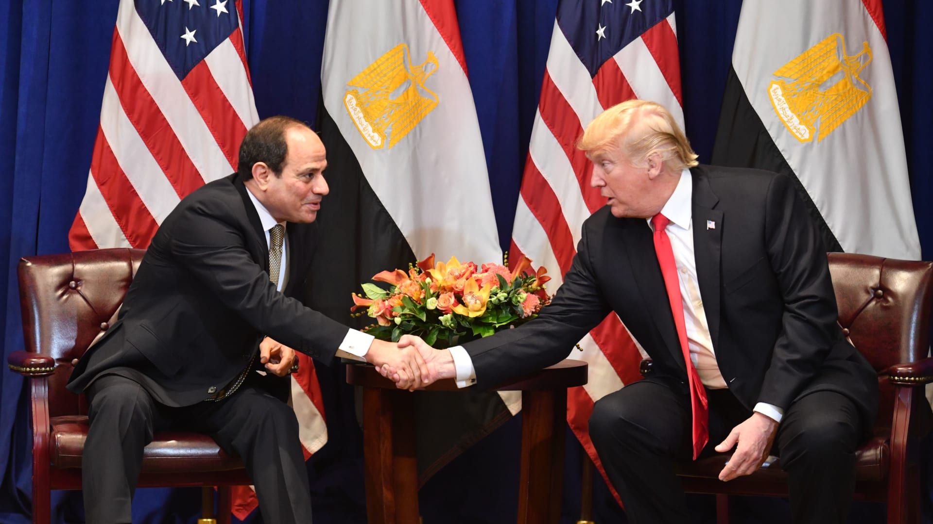السيسي يستقبل ترامب في شرم الشيخ لحضور قمة السلام