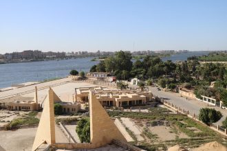 الأمين العام للآثار يتفقد مشروع المتحف الآتوني بالمنيا استعدادًا لافتتاحه