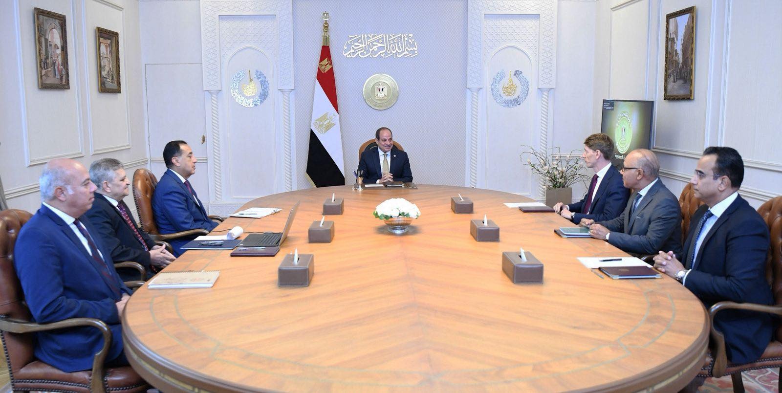 الرئيس السيسي يستقبل رئيس مجموعة ميرسك ويؤكد تعزيز الشراكة مع هيئة قناة السويس 1 الرئيس السيسي يستقبل رئيس مجموعة ميرسك ويؤكد تعزيز الشراكة مع هيئة قناة السويس