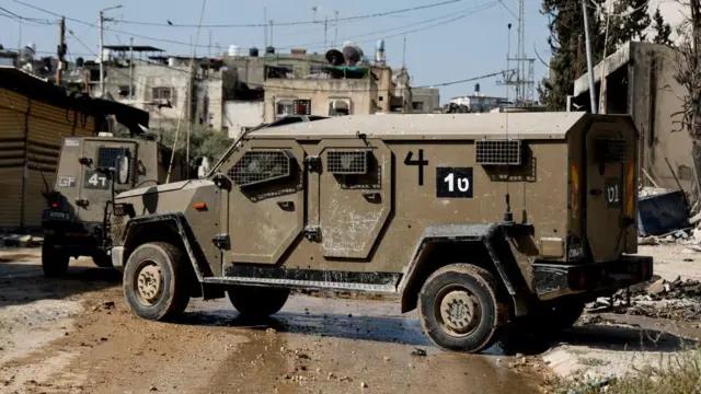 إسرائيل تشعل الضفة الغربية وتغذي الانقسام بين الفصائل لنسف جهود السلام في غزة