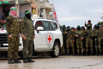 الجيش الإسرائيلي يستعد لتسلّم جثتي رهينتين قُتلا في غزة 2 الجيش الإسرائيلي يستعد لتسلّم جثتي رهينتين قُتلا في غزة