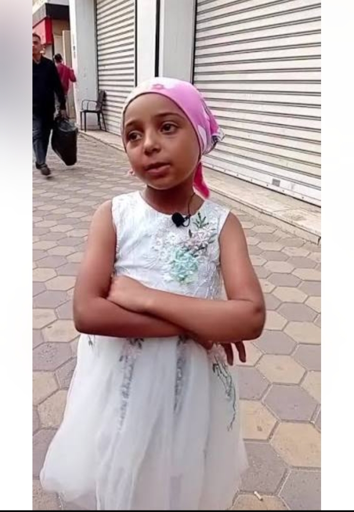 تامر حسني ومصطفى غريب يزوران طفلة محاربة للسرطان لدعمها بالقليوبية - 1010 ايجي