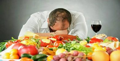 الجوع العاطفي.. حين يتحول الطعام إلى وسيلة للهروب من المشاعر