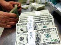 تراجع طفيف في سعر الدولار أمام الجنيه في ختام تعاملات اليوم الإثنين