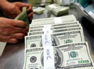 تراجع طفيف في سعر الدولار أمام الجنيه في ختام تعاملات اليوم الإثنين