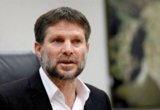سموتريتش: إسرائيل تشترط نزع السلاح لإعادة إعمار غزة 2 سموتريتش: إسرائيل تشترط نزع السلاح لإعادة إعمار غزة