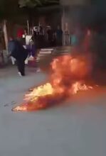 غضب واسع بعد إشعال صاحب محل النار في بضاعة سيدة تبيع "الفطير" بالفيوم