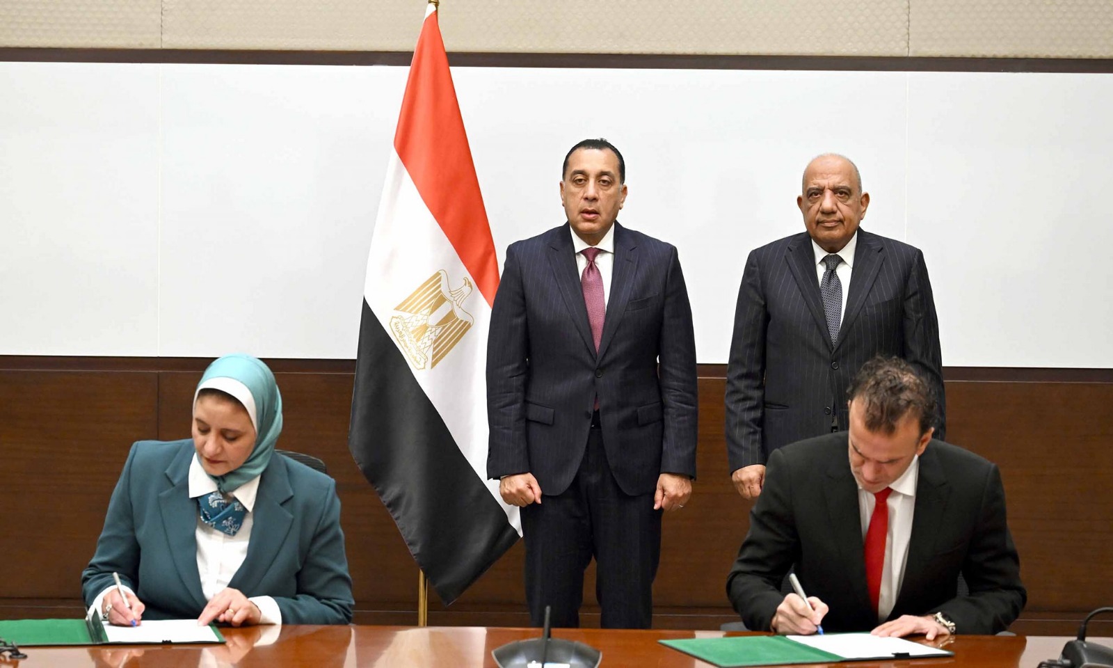 اتفاقية بين مصر والإمارات لربط الكهرباء مع أوروبا بقدرة 3000 ميجاوات 1 اتفاقية بين مصر والإمارات لربط الكهرباء مع أوروبا بقدرة 3000 ميجاوات
