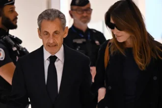 ساركوزي يبدأ تنفيذ عقوبة السجن 5 سنوات وسط تعاطف شعبي في فرنسا