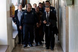 القناة 14: إسرائيل تستعد لتوقيع المرحلة الأولى من صفقة غزة خلال يومين