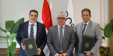 توقيع عقد مشروع الأهرام للكيماويات بالمنطقة الاقتصادية لقناة السويس باستثمارات 10 ملايين دولار 4 توقيع عقد مشروع الأهرام للكيماويات بالمنطقة الاقتصادية لقناة السويس باستثمارات 10 ملايين دولار