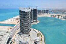 الإسكان تعلن طرح وحدات الأبراج الشاطئية بالعلمين الجديدة للمصريين بالخارج