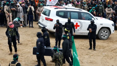 القناة 12: حكومة الاحتلال تمهل حماس حتى مساء اليوم لتحديد موقع جثامين الأسرى 6 القناة 12: حكومة الاحتلال تمهل حماس حتى مساء اليوم لتحديد موقع جثامين الأسرى