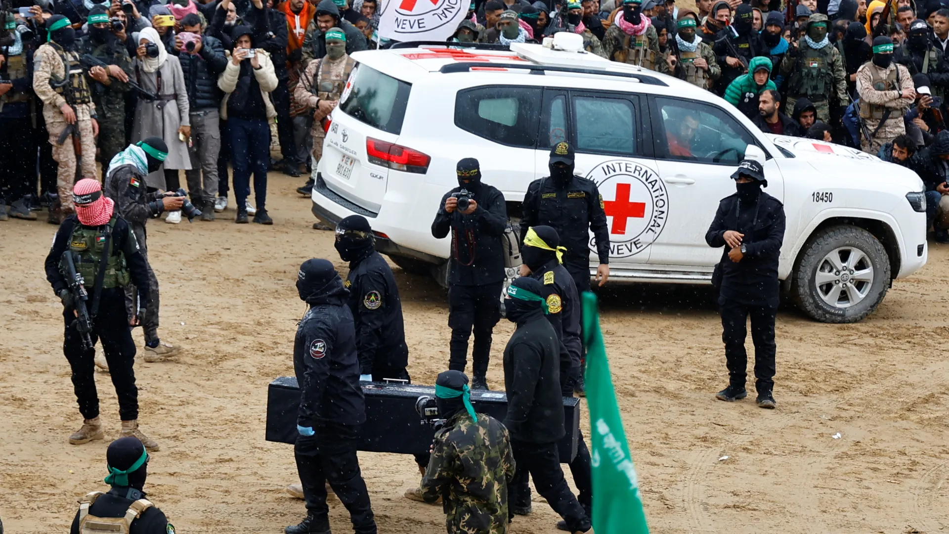 القناة 12: حكومة الاحتلال تمهل حماس حتى مساء اليوم لتحديد موقع جثامين الأسرى 1 القناة 12: حكومة الاحتلال تمهل حماس حتى مساء اليوم لتحديد موقع جثامين الأسرى