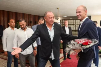 النادي الأهلي يقدم المدرب الدنماركي "ييس توروب" بحضور الخطيب