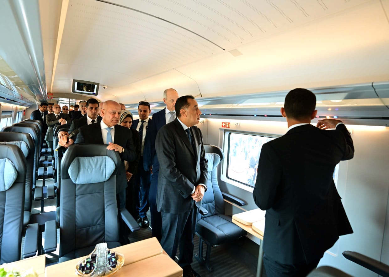 مدبولي يُدشن التشغيل التجريبي للقطار الكهربائي السريع ويستعرض أحدث مشروعات النقل والصناعة 1 مدبولي يُدشن التشغيل التجريبي للقطار الكهربائي السريع ويستعرض أحدث مشروعات النقل والصناعة