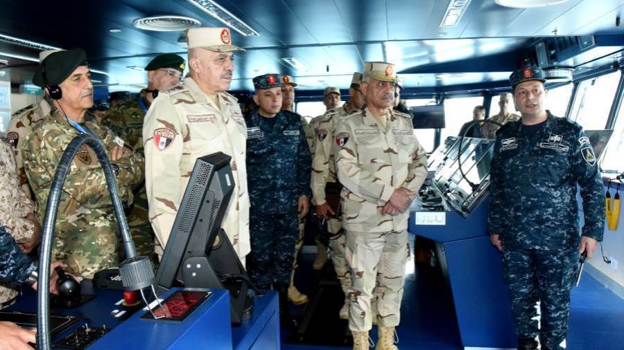 وزير الدفاع والإنتاج الحربي يشهد ختام التدريب المشترك «ميدوزا – 14» بمشاركة 6 دول 1 وزير الدفاع والإنتاج الحربي يشهد ختام التدريب المشترك «ميدوزا – 14» بمشاركة 6 دول