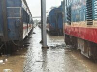 فيضانات تايلاند تشلّ النقل: إغلاق سكك حديدية وطرق سريعة في الجنوب مع استمرار هطول الأمطار