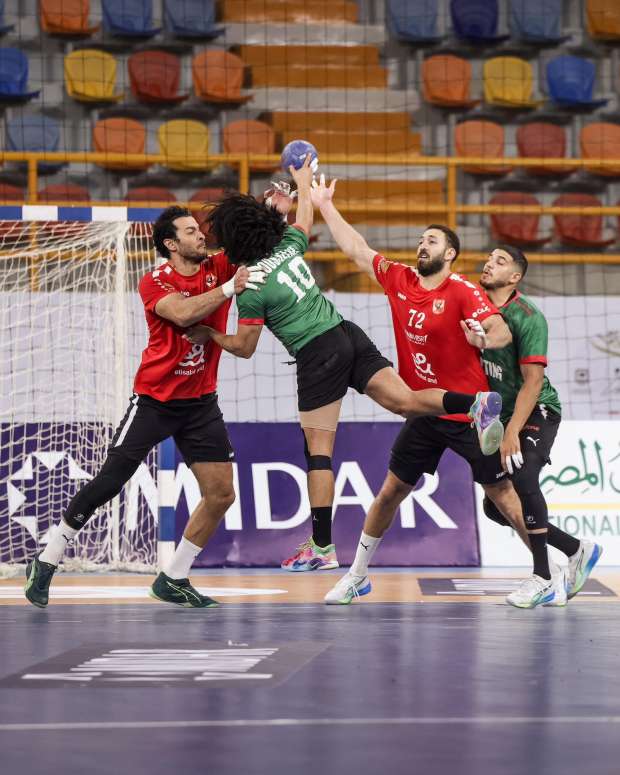 الأهلي وسموحة في صدام ناري بنهائي السوبر المصري لكرة اليد بالإمارات.. والأهلي يتقدم في الشوط الأول