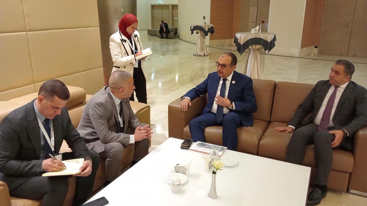 وزير قطاع الأعمال يلتقي المدير العام لمؤسسة تطوير صناعة السيارات بالجزائر 1 وزير قطاع الأعمال يلتقي المدير العام لمؤسسة تطوير صناعة السيارات بالجزائر