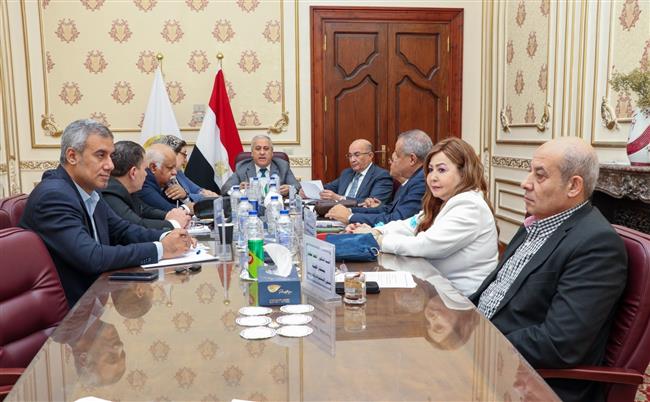 رئيس الوزراء يتابع خطط التطوير والتشجير بالقاهرة الكبرى