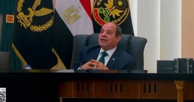 الرئيس السيسي: التزام المصريين بالعمل الواعي مفتاح تحقيق الإنجازات ومواجهة التحديات 3 الرئيس السيسي: التزام المصريين بالعمل الواعي مفتاح تحقيق الإنجازات ومواجهة التحديات
