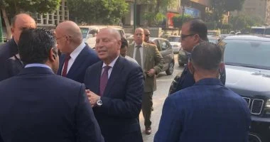 محافظ القاهرة يتفقد لجان قصر النيل ويؤكد انتظام الانتخابات.. ويعلن اختفاء كوبري السيدة عائشة خلال شهر