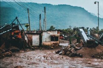 سريلانكا تنشر الجيش لإغاثة المتضررين من الفيضانات.. ارتفاع عدد القتلى إلى 56 2 سريلانكا تنشر الجيش لإغاثة المتضررين من الفيضانات.. ارتفاع عدد القتلى إلى 56