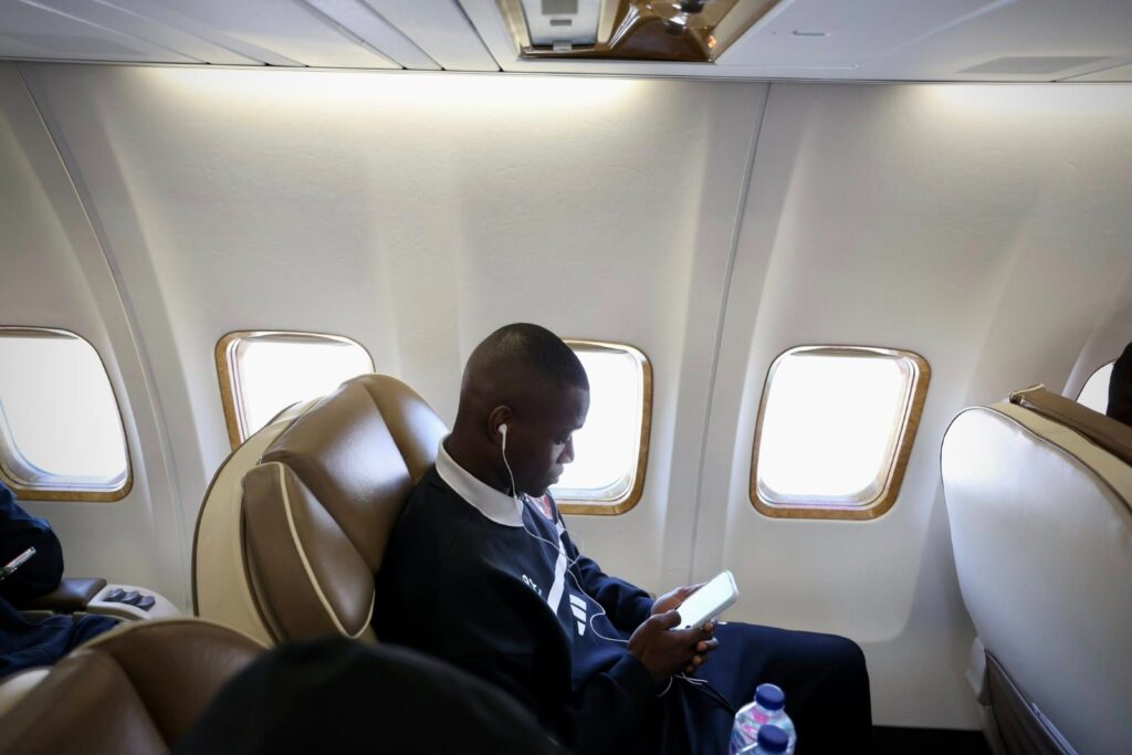 مشاهد طريفة ورحلة هادئة.. بعثة الأهلي تطير إلى المغرب لمواجهة الجيش الملكي في دوري الأبطال