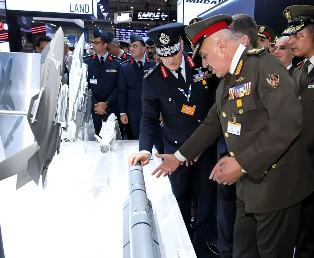 الفريق أحمد خليفة يعود من الإمارات لتعزيز التعاون العسكري مع القوات المسلحة الإماراتية