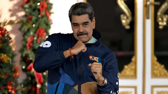 مادورو يرقص وسط التوتر في الكاريبي ويأمر الجيش بحماية المنشآت الحيوية في مواجهة تهديدات واشنطن