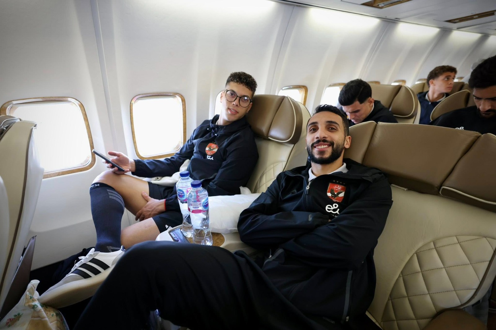 مشاهد طريفة ورحلة هادئة.. بعثة الأهلي تطير إلى المغرب لمواجهة الجيش الملكي في دوري الأبطال