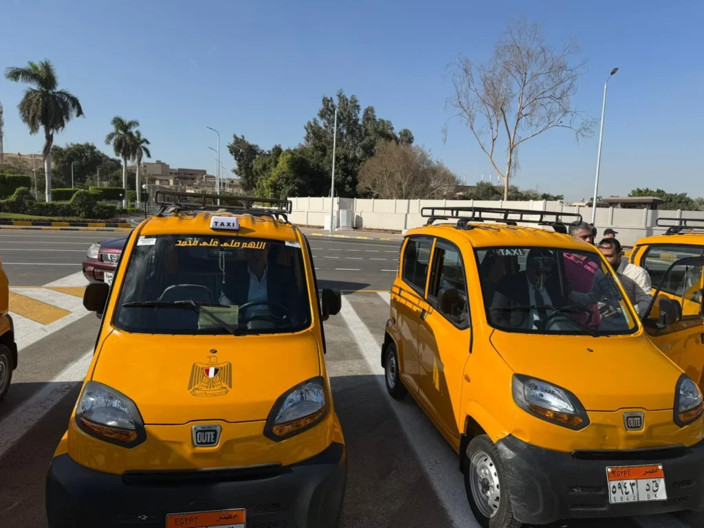 الجيزة تبدأ تسليم السيارات الحضارية البديلة للتوك توك وتعلن بيع 34 مركبة وترخيص 9 بحي الهرم