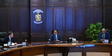 مدبولي يلتقي مدير "روساتوم" على هامش احتفالية تركيب وعاء ضغط المفاعل بمحطة الضبعة النووية