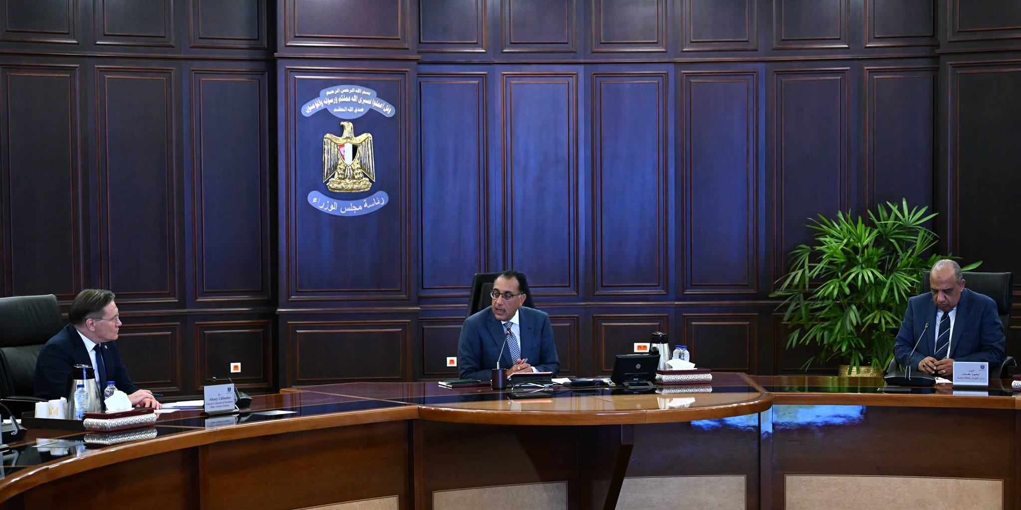 مدبولي يلتقي مدير "روساتوم" على هامش احتفالية تركيب وعاء ضغط المفاعل بمحطة الضبعة النووية 1 مدبولي يلتقي مدير "روساتوم" على هامش احتفالية تركيب وعاء ضغط المفاعل بمحطة الضبعة النووية