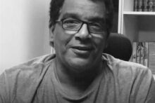 وفاة السيناريست أحمد عبدالله: وداعًا لمبدع الكوميديا المصرية