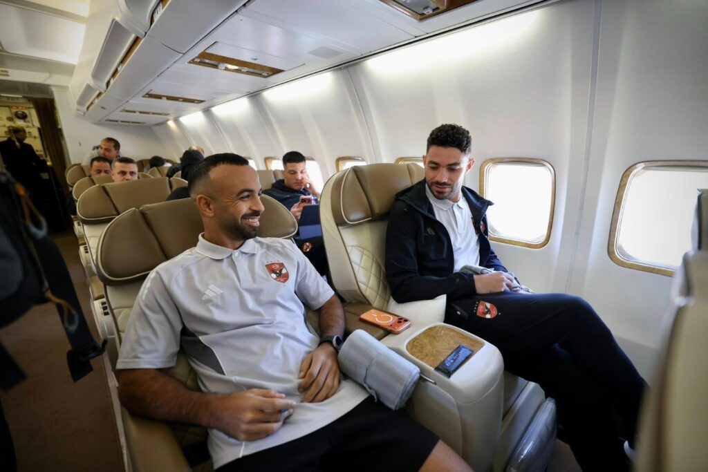 مشاهد طريفة ورحلة هادئة.. بعثة الأهلي تطير إلى المغرب لمواجهة الجيش الملكي في دوري الأبطال